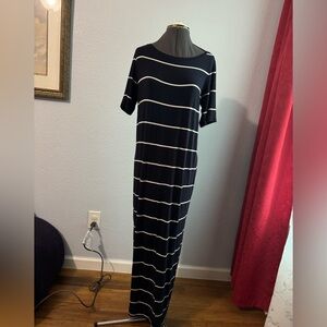 🎁2/$15 Striped Navy and White Maxi Dress